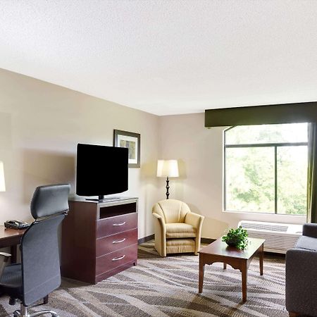 Wingate By Wyndham Raleigh Durham / Airport Hotel Kültér fotó